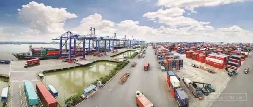 码头拥堵严重！船公司暂停至该国订舱！疫情升级，多地封城工厂关闭！