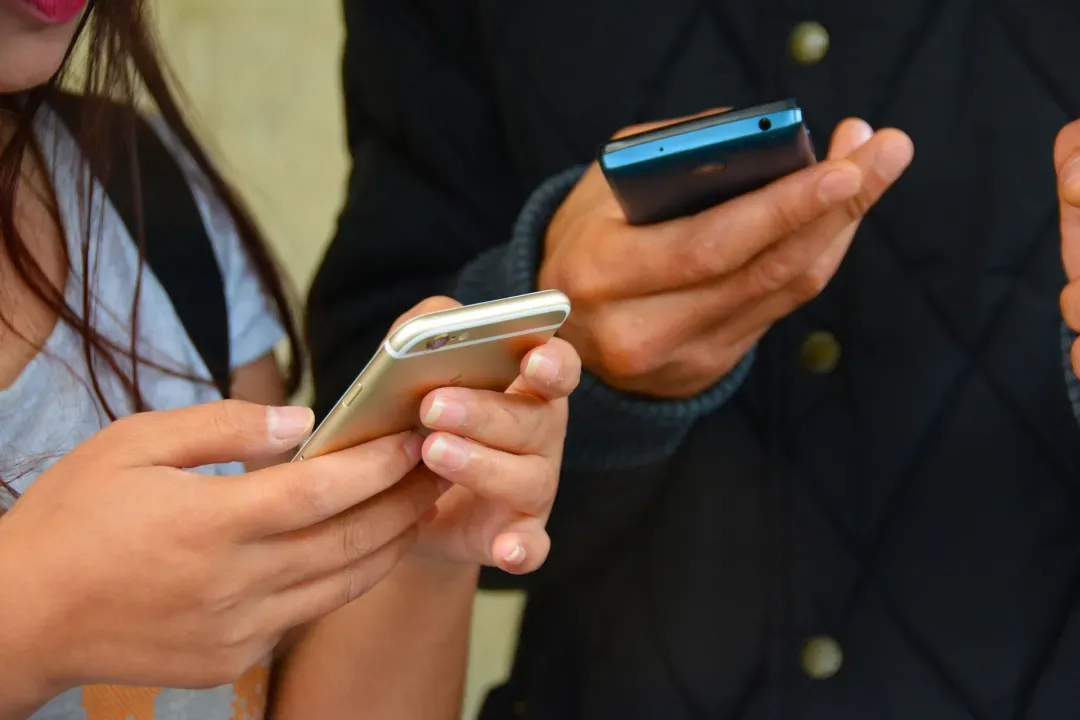 texting-1490691_1920.jpg 图片
