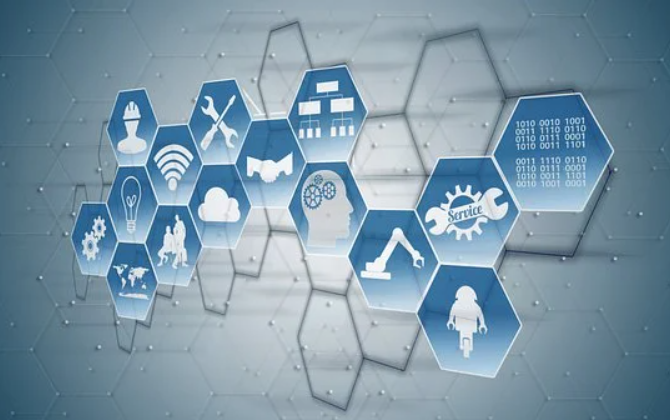 什么叫云虚拟主机？它的第一特点是什么？