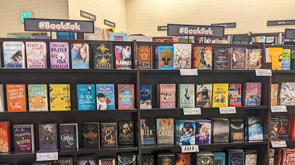 1664541201105812.jpg booktok.jpg