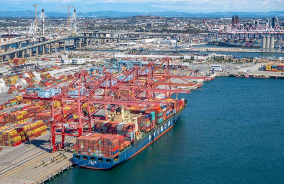 为解燃眉之急，长滩港优先考虑双卡车运输