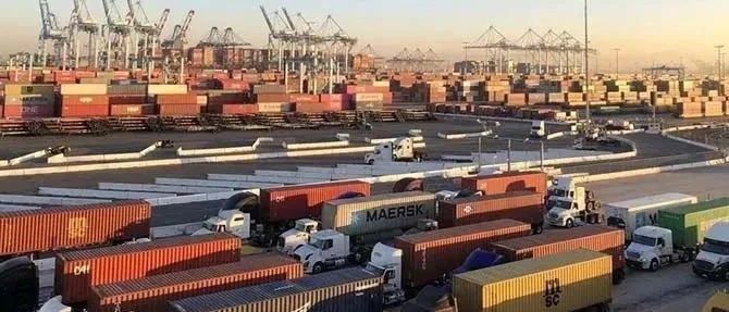 美西港拥堵和疫情一样严重！大量货船排队待泊！物流或大面积延误！出货请注意