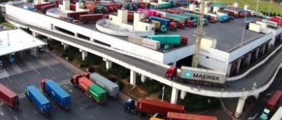 落箱费飞涨到1500.....马路变堆场、道路堵、一箱难落、司机难寻、卡车难求！！