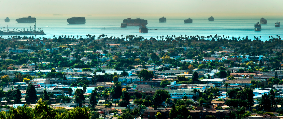 创纪录!111艘集装箱船拥堵,船只等待靠泊已达45天!