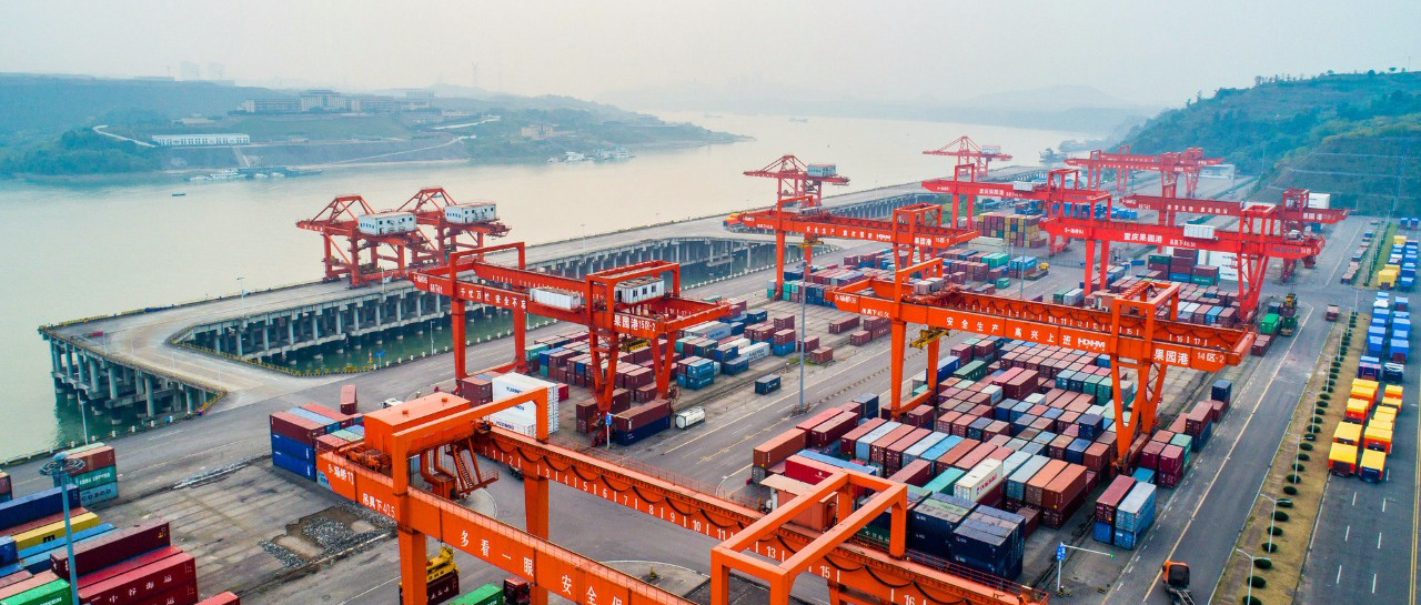 在“死亡拥堵”与“疯狂箱子”的交集下，加速港口自动化升级！