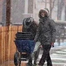 风暴袭击美国西部，停电封路，数百航班取消！