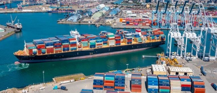 美国港口持续拥堵，“一箱难求”的问题在上半年仍解决不了