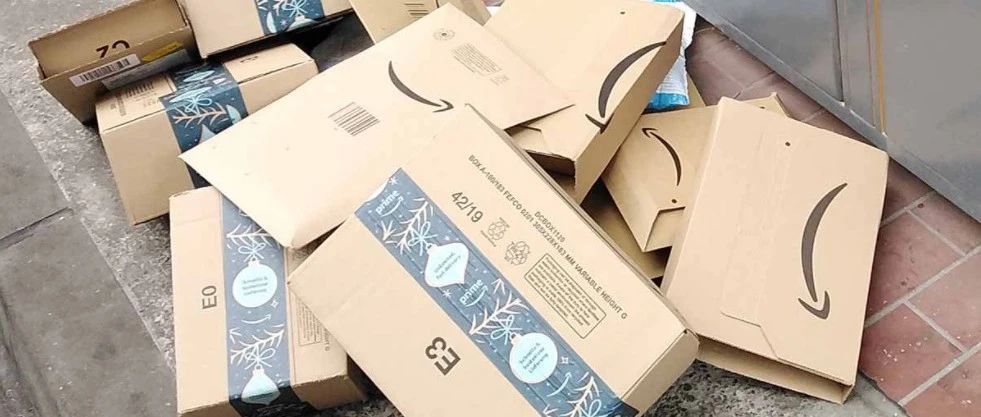 卖家所有退货必须使用亚马逊的预付退货标签