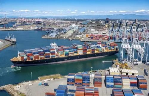 南沙全国最大的临港仓库群；全球合计购买超过2.5亿件商品