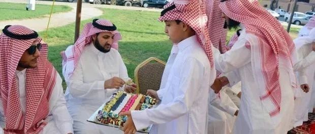 中东宰牲节促销：电商人均消费133美元，首选服装和礼品