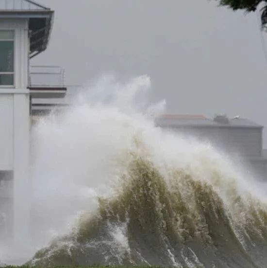 美国超强飓风“艾达”来袭，冲击美国重要港口