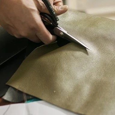 “中国刀剪第一股”张小泉成功上市 老字号品牌出海“卖全球”