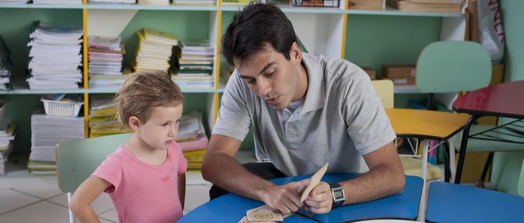 有这款儿童餐具的卖家注意了，亚马逊多站点侵权预警！