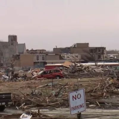 突发！致命龙卷风袭卷美国，亚马逊仓库大规模坍塌！80多人死亡，2500万人受灾……