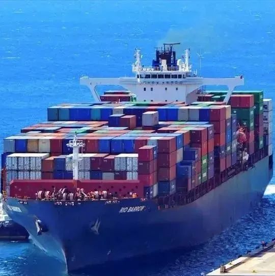 活久见！一艘集装箱遭海盗袭击，里面装满中国货物