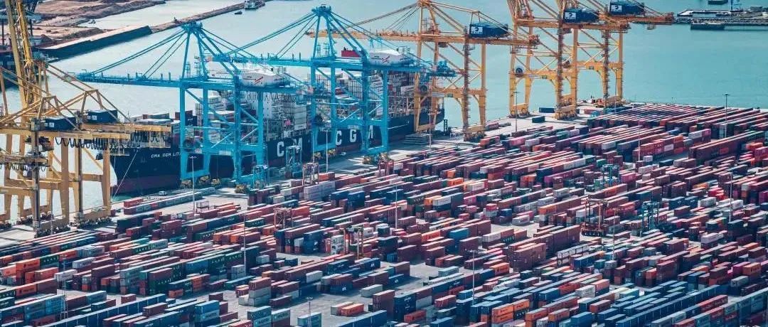 最新！央行发布《中国反洗钱报告2020》，罚款超5.5亿！4周取消44个航次！多船司宣布跳港计划！2022年最新海外节日日历来了