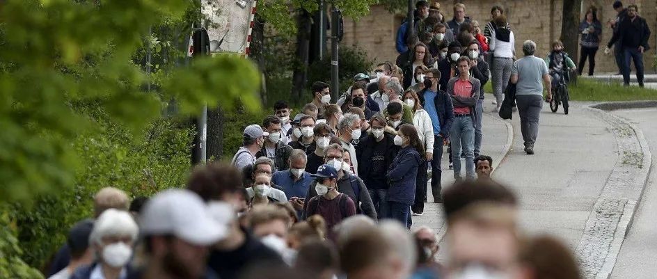 日增40万！奥密克戎引发欧美“新风暴”，超过2500架次航班被取消