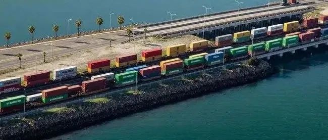 800名工人被隔离，找不到人卸柜！豪掷23亿美金建设港口，能改善塞港吗？