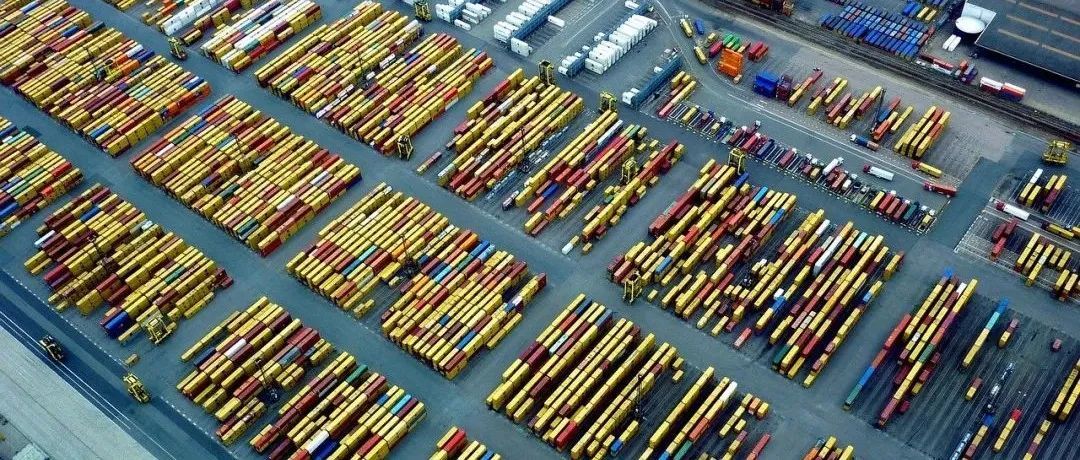 一团糟！美西港口800名码头工人被隔离！100多艘船排队待泊卸货！港口被集装箱淹没！状况持续到2022年底？