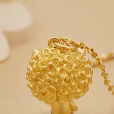 95后的“快时尚”是买黄金