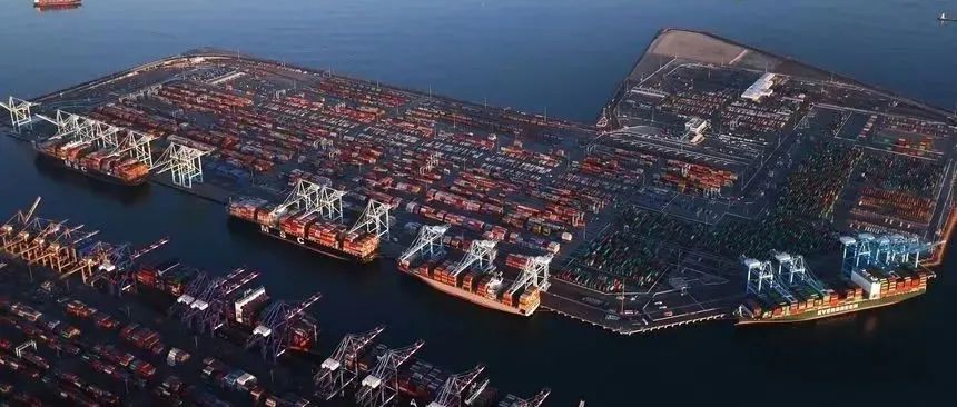 美西港口1800多码头员工确诊！100多艘船排队待泊卸货...