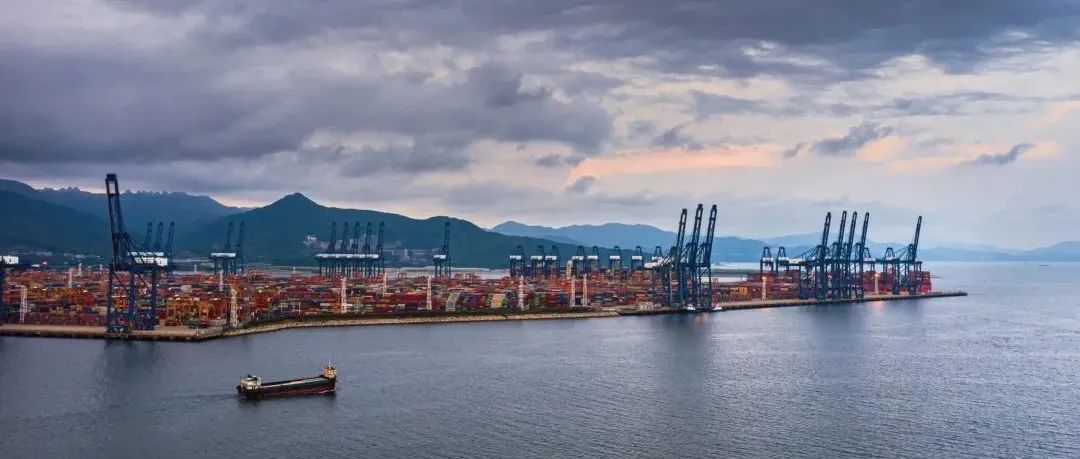 不止船公司，2021年全球的港口运营商同样在码头拥堵局面中赚取巨额利润