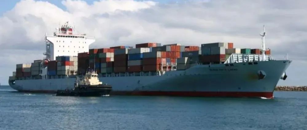 重大货损！ 90 个集装箱丢失，9个装有危险品，大约有100个集装箱受损！