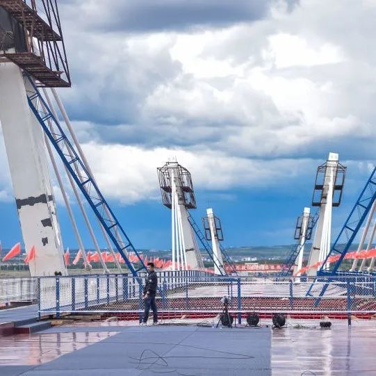 俄中首座跨界河铁路大桥俄罗斯部分完工