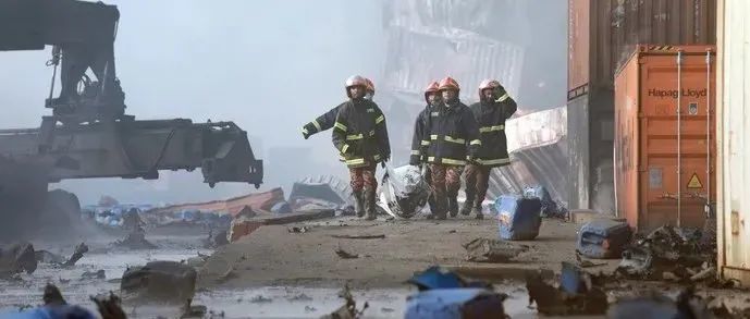 噩耗！一集装箱仓库起火，仓库内大约4000个集装箱！！！