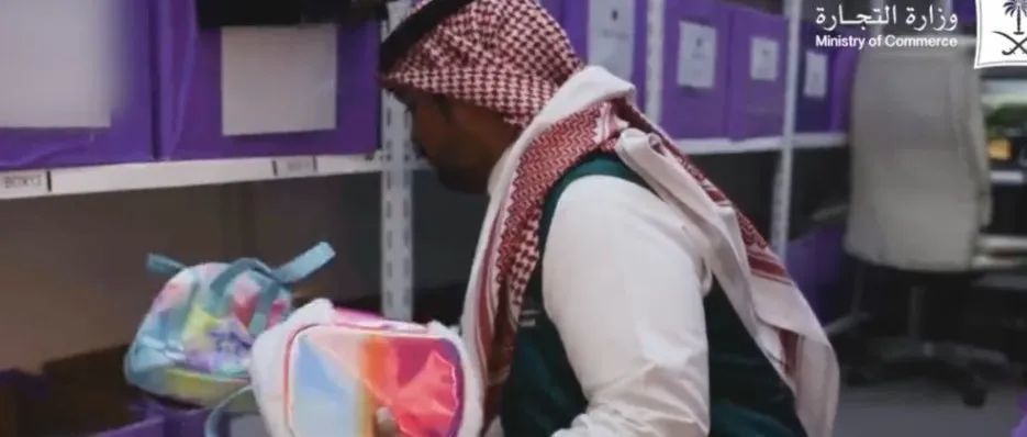 ​卖家之前在卡塔尔踩过的彩虹色雷，在沙特又爆了！