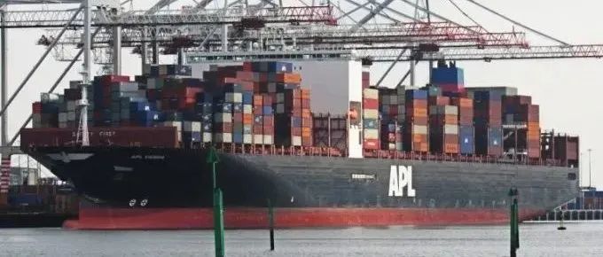 55个货柜落水！一集装箱船遭遇恶劣天气，曾挂靠上海、宁波、盐田！