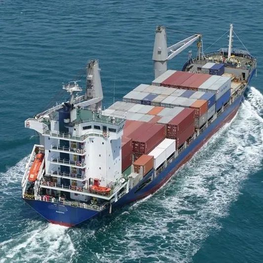 运价七连跌！船公司激进停航，取消百个航次！开始征收拥堵附加费