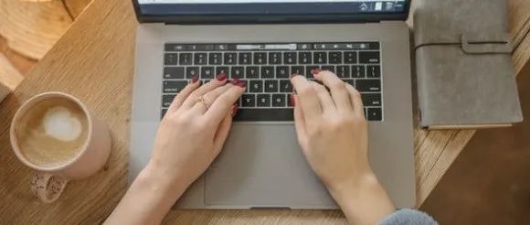 SHEIN上线了一个“不性感”的内衣独立站