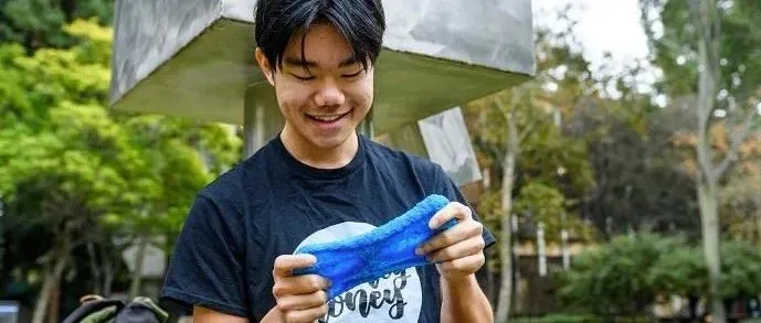 热点趋势|TikTok上卖爆款史莱姆，17岁华人小伙赚百万美金考入名校