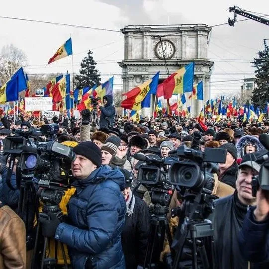 突发！这个欧洲国家政府重压下垮台，外援难解经济危机，当前贸易风险需关注