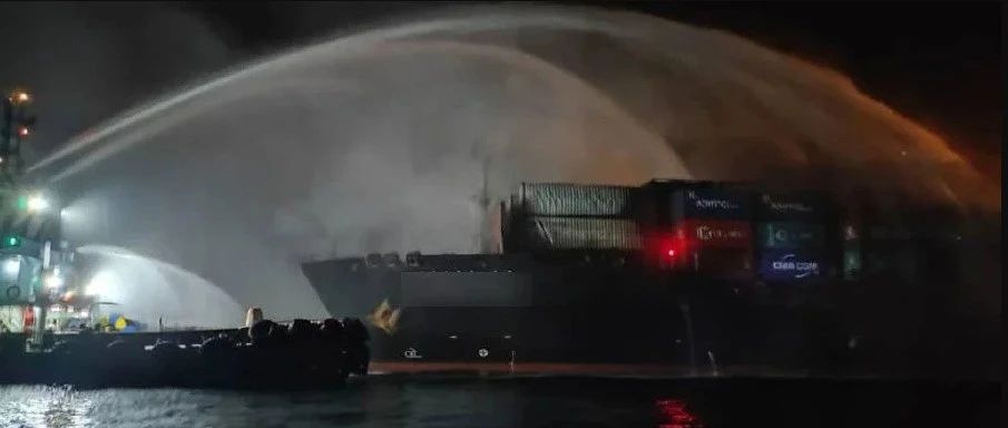 突发丨马来西亚海域一集装箱船发生火灾，多家船公司共舱